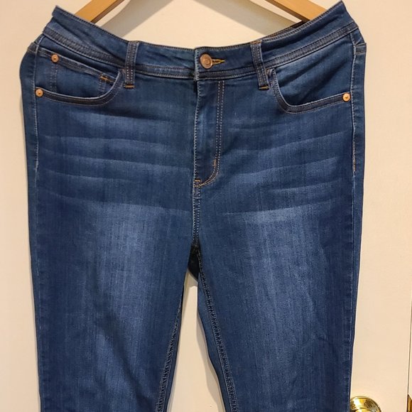 Flare Jean Size 11 - Picture 3 of 4